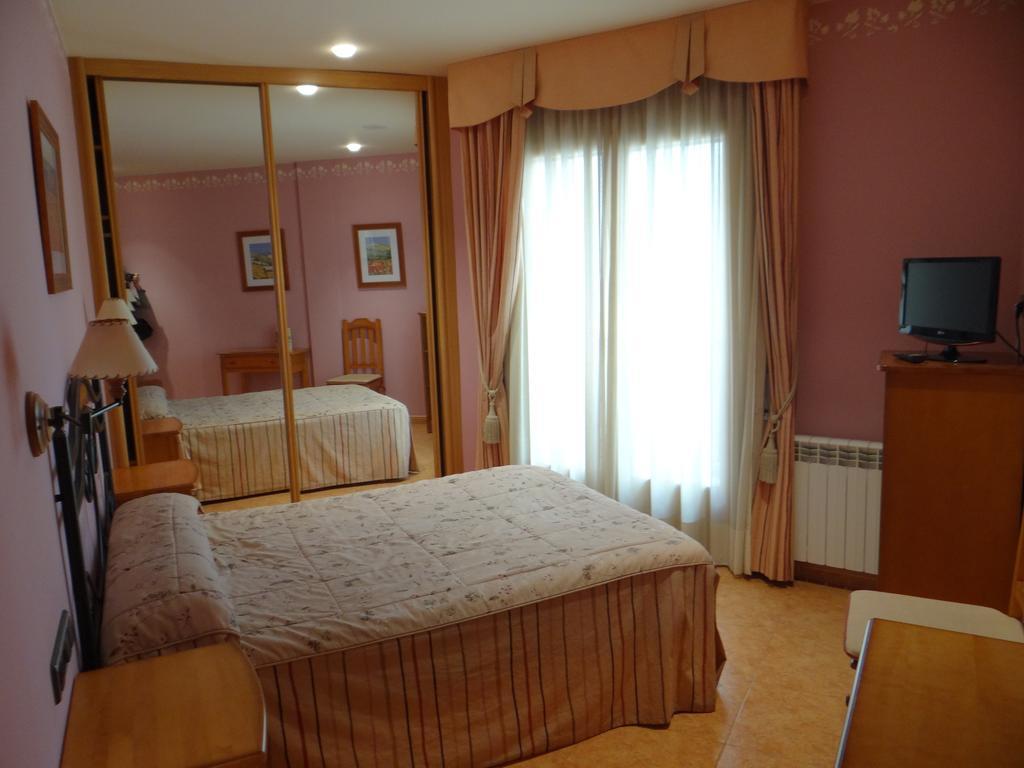 Hotel Casa Carmen Benabarre Quarto foto