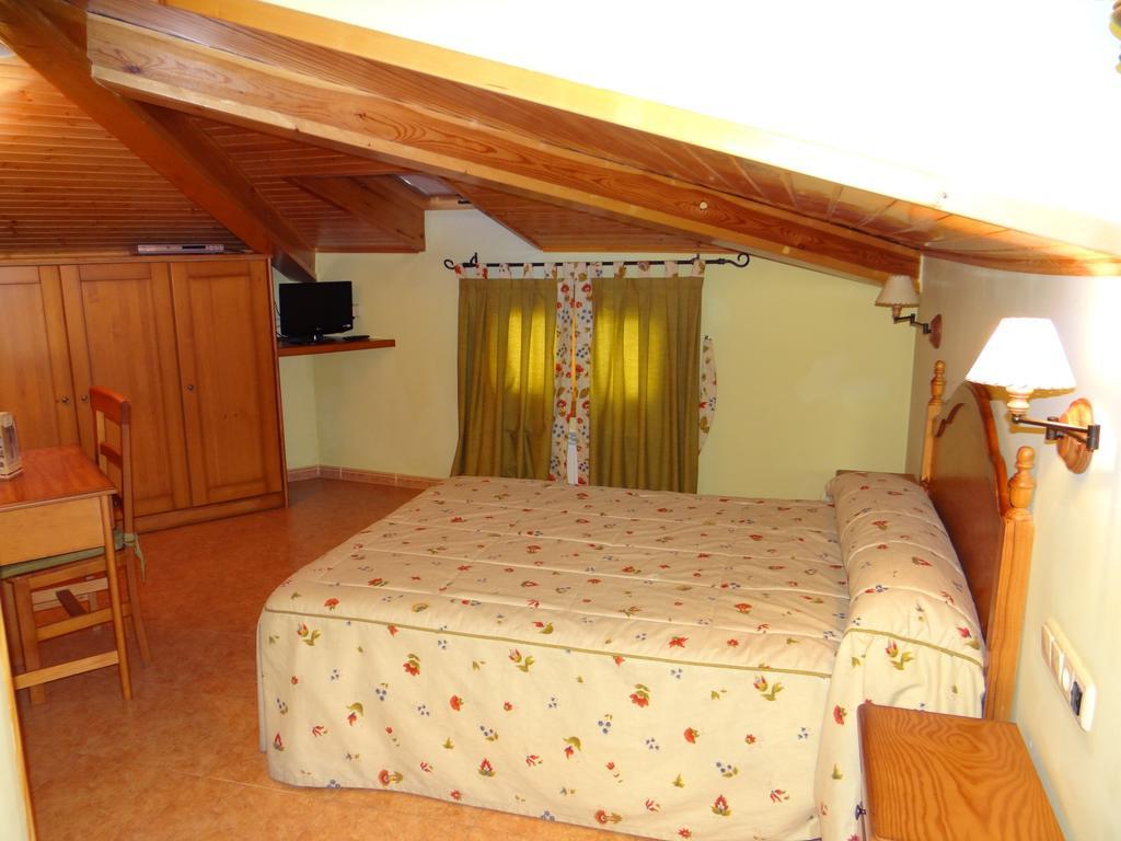 Hotel Casa Carmen Benabarre Quarto foto